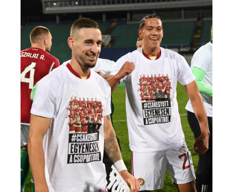 #csakegyutt egyenesen a csoportból (EURO2024 emlékpóló) női