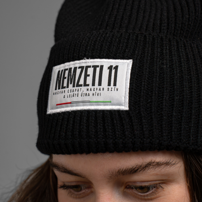 NEMZETI 11 TÉLI SAPKA (FEKETE)