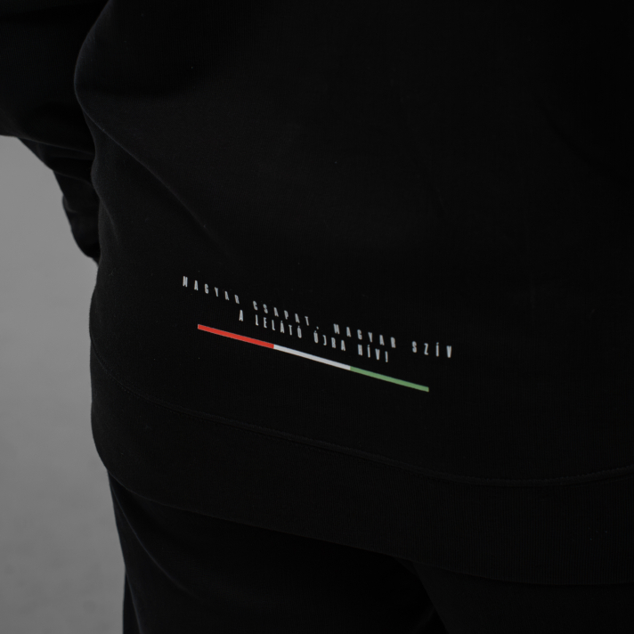 NEMZETI 11 KÖRNYAKÚ PULÓVER (FEKETE)